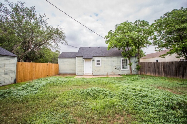 Building Photo - Move-In Ready! Stunning Home with Modern U...