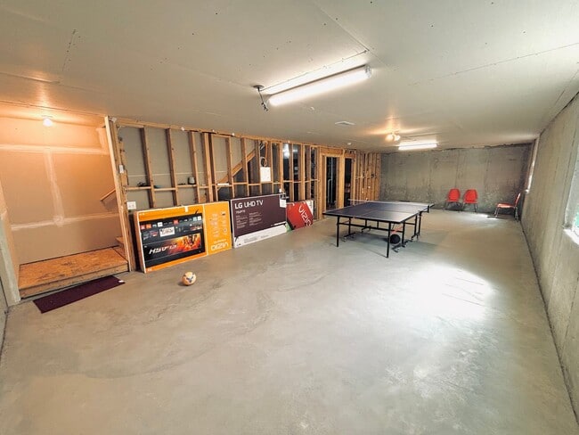 Building Photo - Solar Home!  Beautiful 4bed/3bath Single Family Home in Shakopee