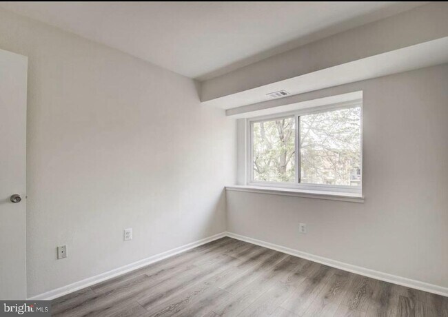 Building Photo - 11051 Camfield Ct