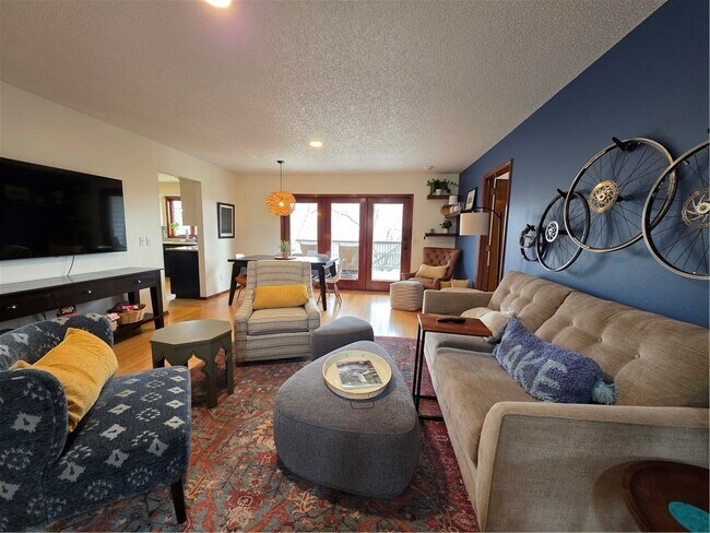 Building Photo - 11 Folkingham Ln