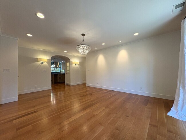 Building Photo - Spacious 5BR/3.5BA Palo Alto Home with Gourmet Kitchen & Large Backyard
