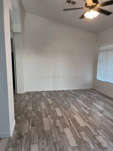 Building Photo - 221 E Arabian Dr