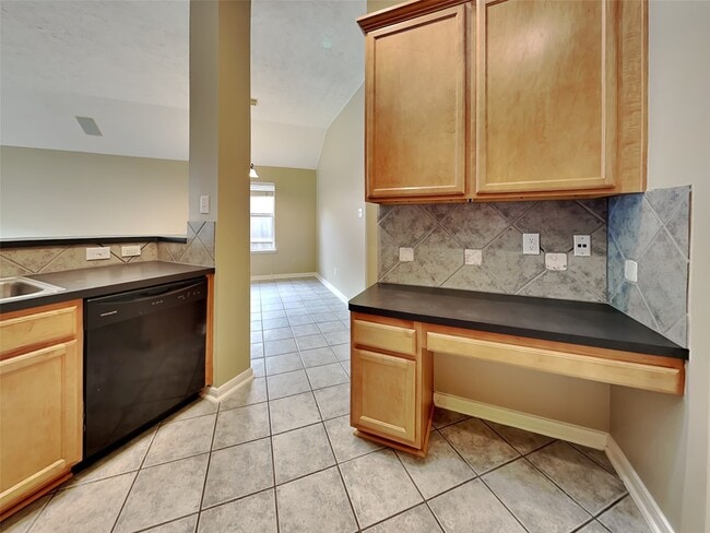 Building Photo - 6019 Skyhaven Ln