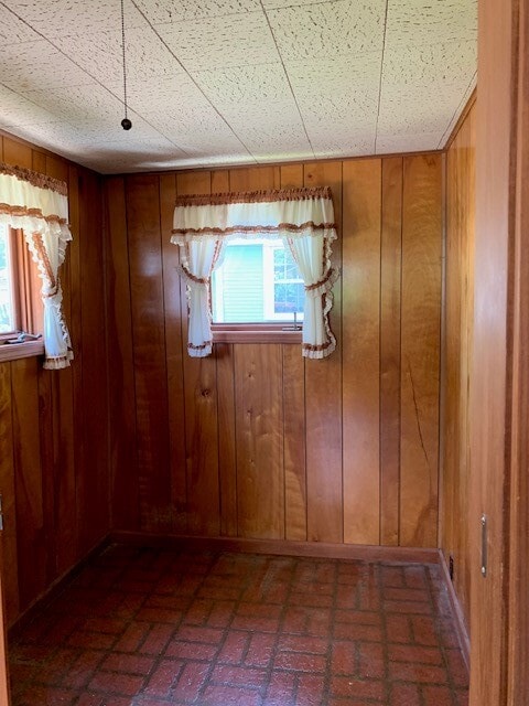 Inside the small room off kitchen. Craft room or office? - 1219 S Washington St