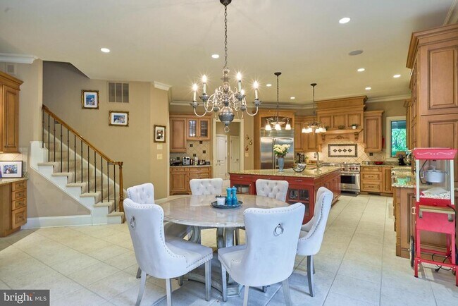 Building Photo - 7841 Montvale Way