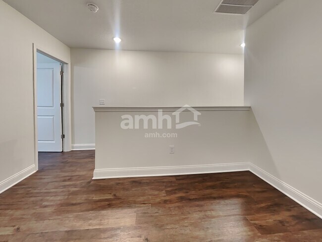 Building Photo - 311 Banyan Frst Dr
