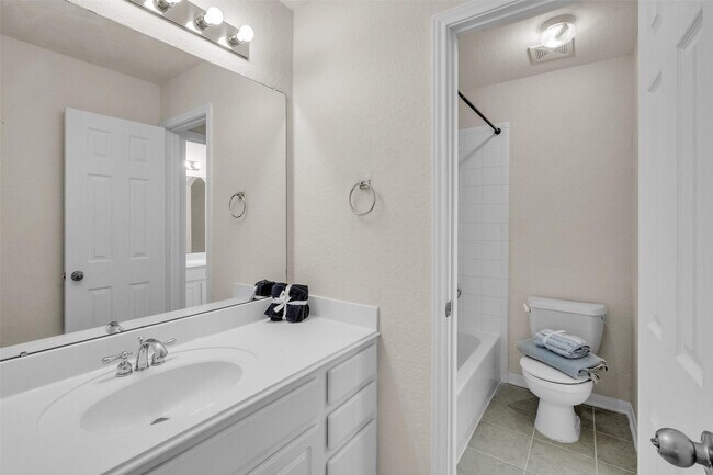 Building Photo - 5303 Riverstone Crossing Dr