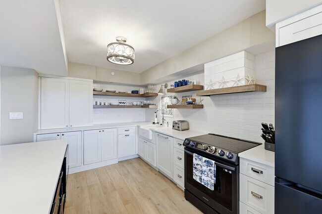 Building Photo - 5501 Heron Point Dr