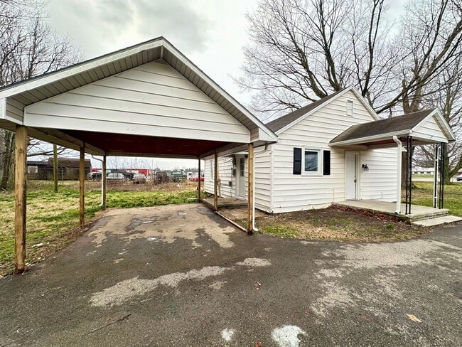 Building Photo - 811 Pembroke Oak Grove Rd