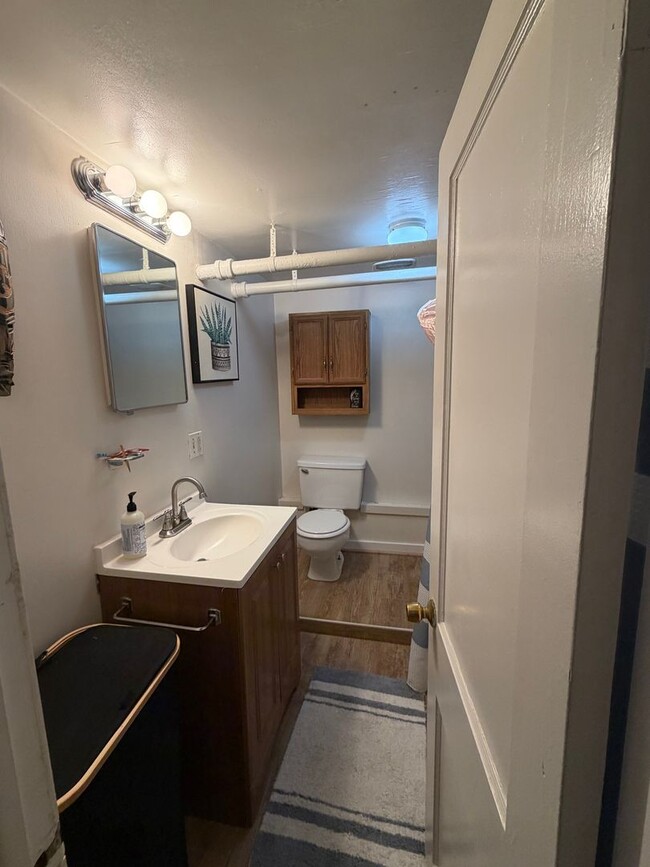 Building Photo - 1 bedroom apartment in EASTPORT!