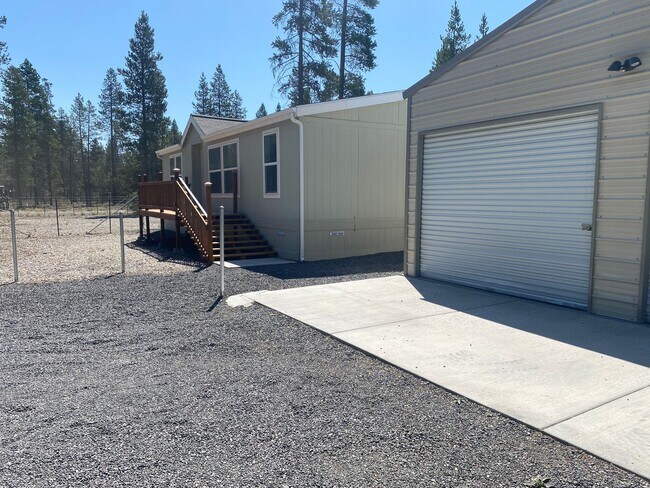 Building Photo - Gorgeous Home w/Huge Shop in La Pine!