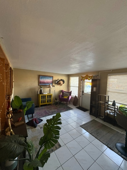 Building Photo - 4440 NW 15th Ave