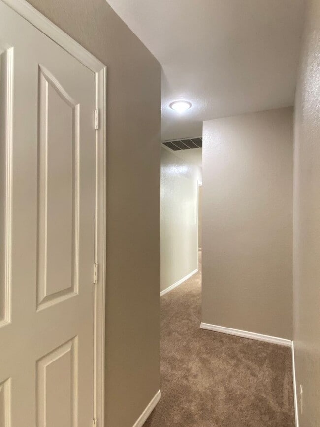 Building Photo - 1425 Spice Sky Dr