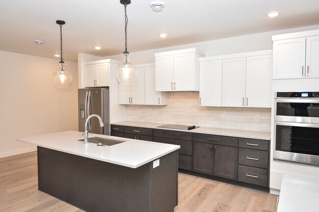 Built-in wall oven/microwave - 6706 71st Ave S