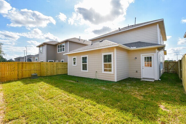 Building Photo - 2819 Topiary Ln