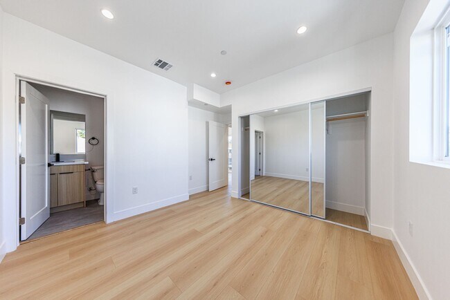 Building Photo - Luxury Never Before Lived in Townhomes!