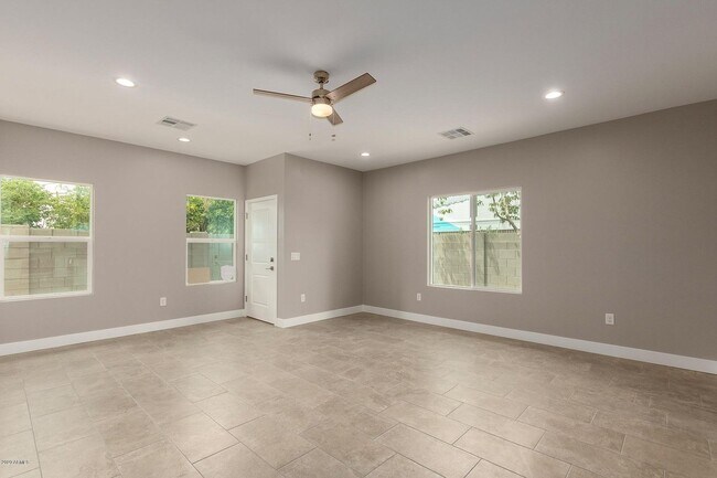 Building Photo - 2336 E Harvard St