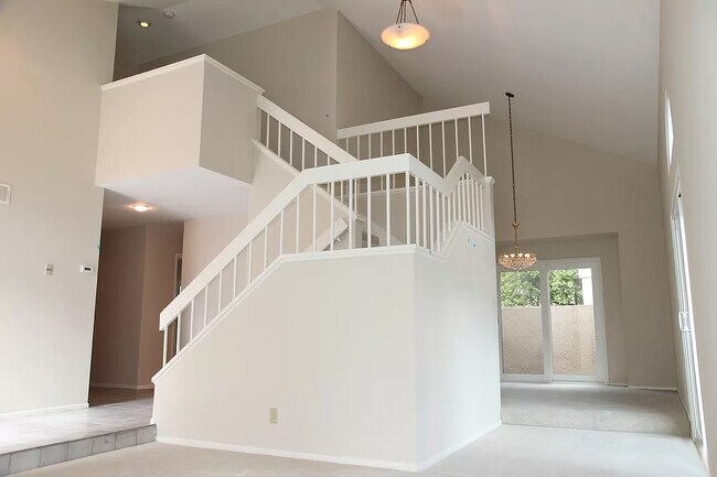 2-story home - 10442 Colina Way