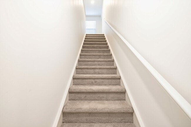 Building Photo - 121 Gaelic Dr