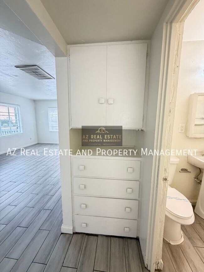 Building Photo - 7210 N 55th Dr