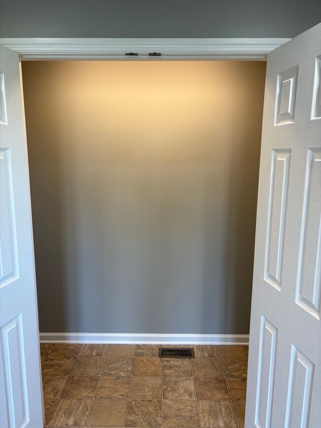 Building Photo - 5012 S Cross Point Ct