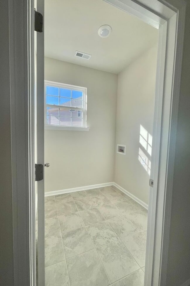 Building Photo - 1 Year Old New Home With 3 Bedroom 2.5 bat...