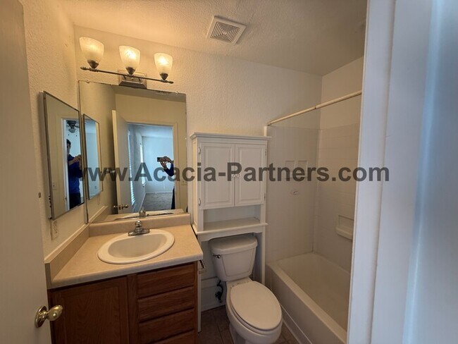Building Photo - Three bedroom home in Mesquite Ranch