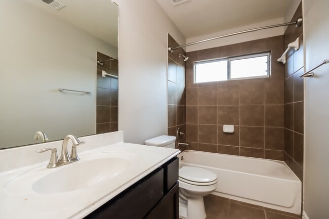 Building Photo - 28923 Hidden Lake W