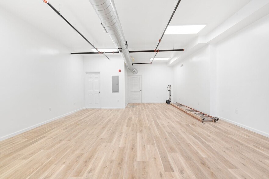 Building Photo - 4512 Lancaster Ave