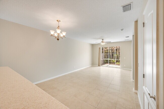 Building Photo - Beautiful 3/2 in desirable Stoneridge!