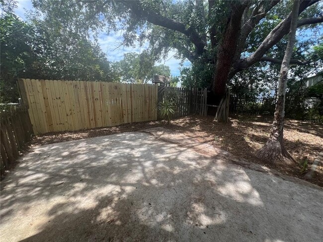 Building Photo - 8250 Lombra Ave