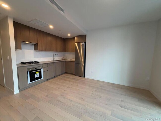 Building Photo - 131-02B 40th Rd