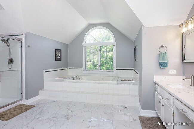 Building Photo - BEAUTIFUL HOUSE- 4 bedroom, 3.5 bath 2 sto...