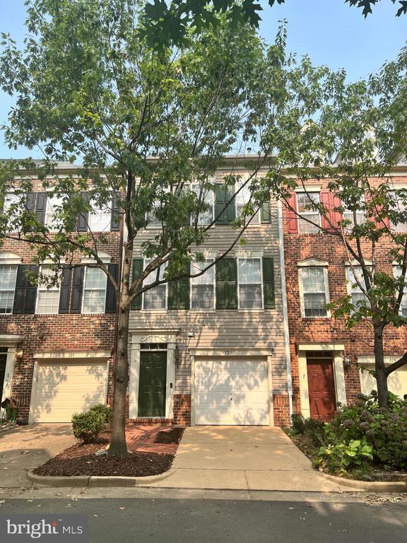 Building Photo - 121 Martin Ln