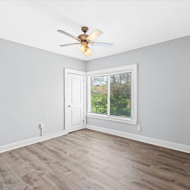 Building Photo - 111 W Rundell St