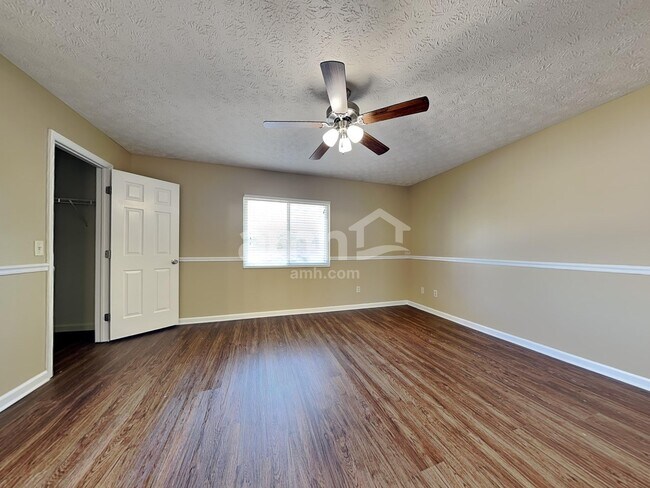 Building Photo - 1115 Sunset Dr