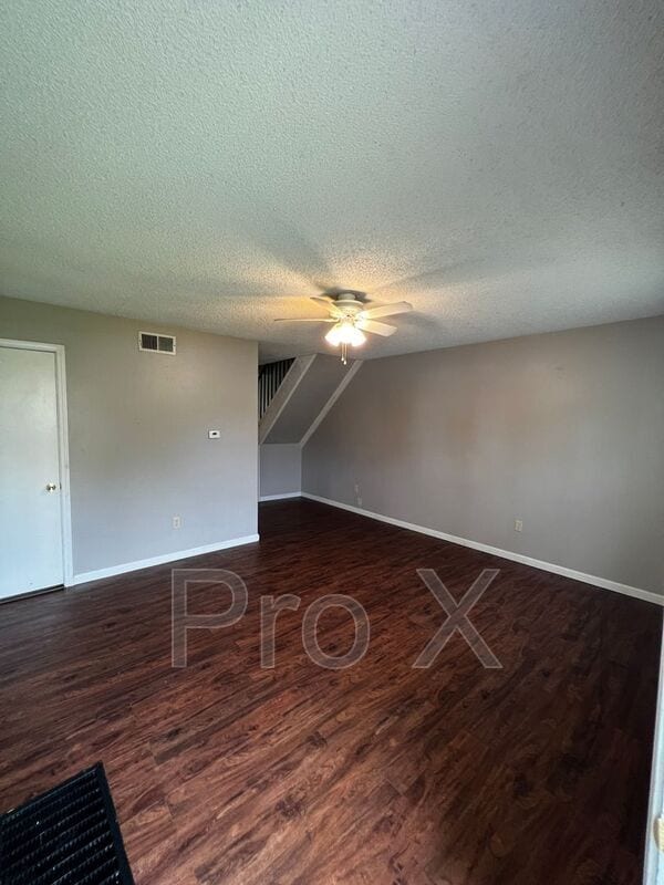 Building Photo - 1116 S Elm St