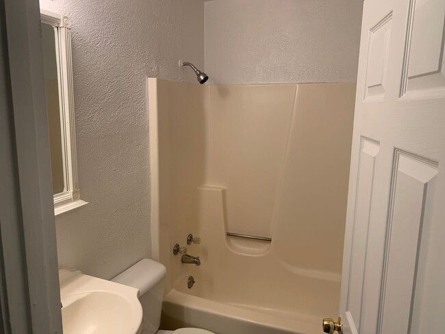 Building Photo - North Shore - 4 BR, 2 Bath with High-End K...