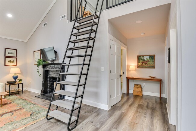 Building Photo - 116 Edgefield Ave NW
