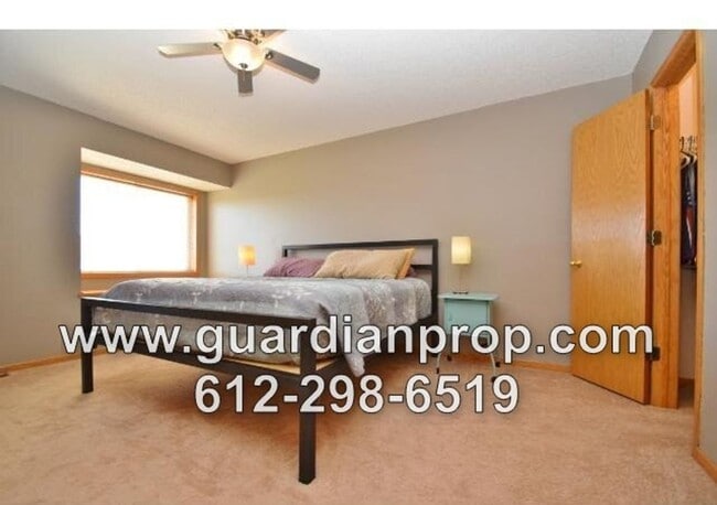 Building Photo - Rosemount Townhouse Available September 1,...