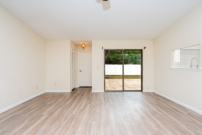 Building Photo - Renovated 3/2 Home in Daytona Beach