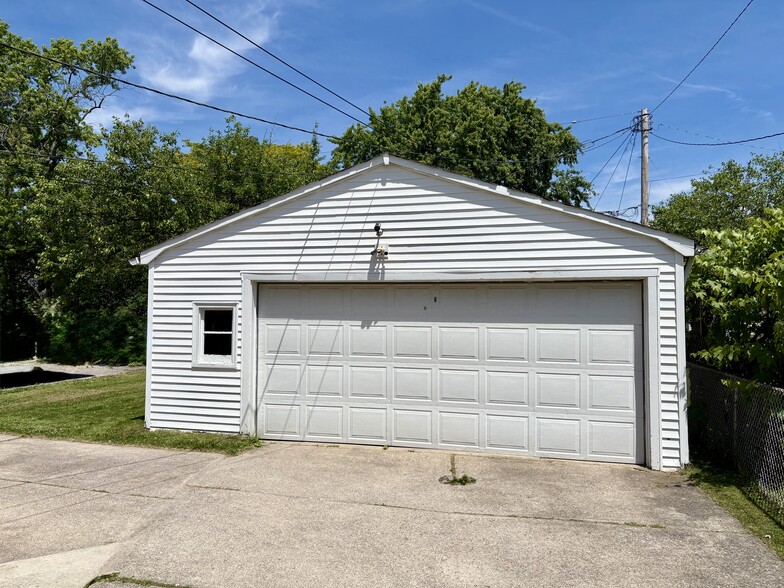 Building Photo - 2130 Tuxedo Ave