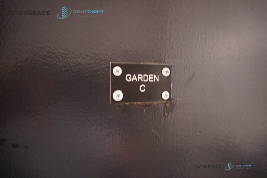 Building Photo - 1712 W Albion Ave