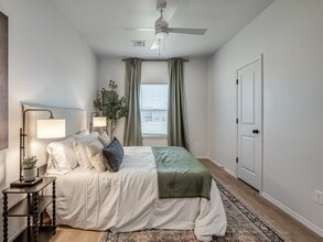 Building Photo - Glenhaven Townhomes