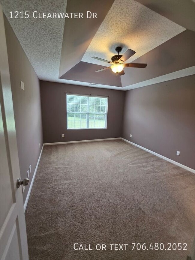 Building Photo - 1215 Clearwater Dr