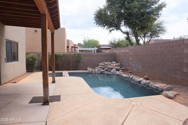 Building Photo - 950 Leonard Wood St