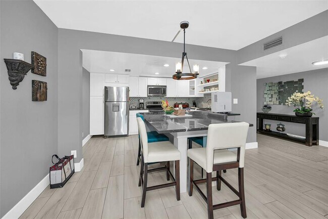 Building Photo - 1460 Gulf Blvd