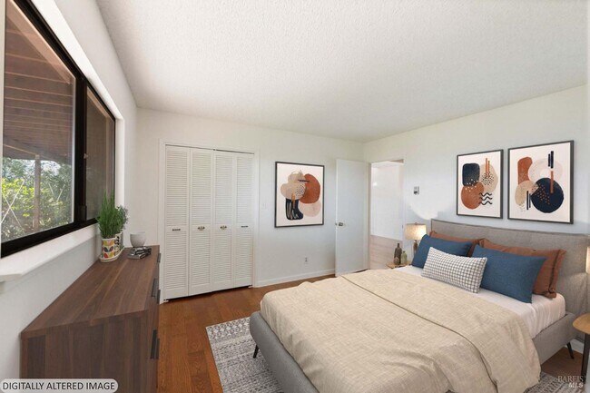 Building Photo - 121 Knoll Pl