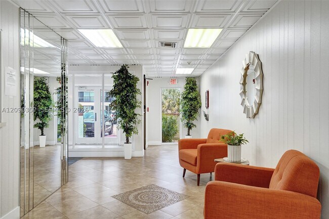 Building Photo - 400 N Riverside Dr