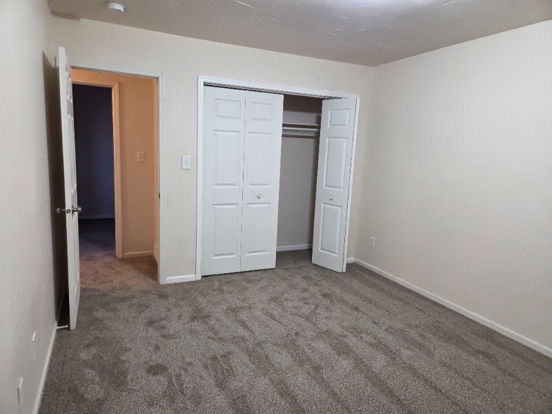 Building Photo - 1871 Shumway Ave